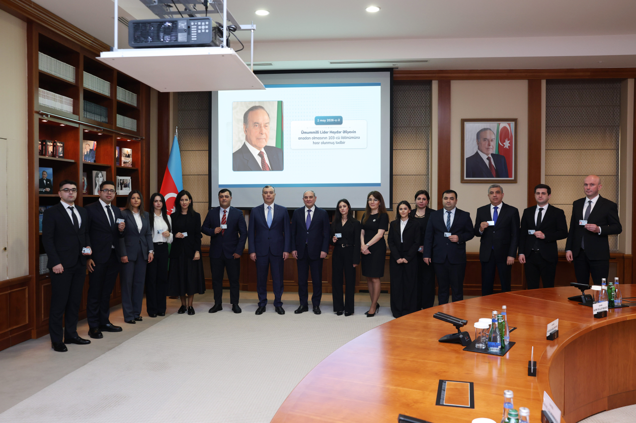 YAP-a yeni qəbul olunanlara üzvlük vəsiqələri təqdim edilib - FOTOLAR