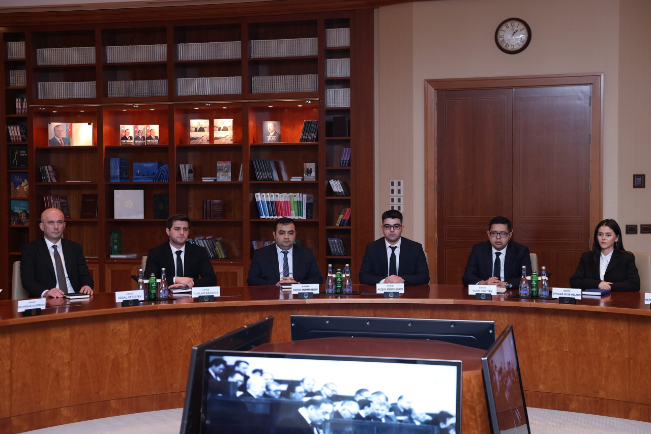 YAP-a yeni qəbul olunanlara üzvlük vəsiqələri təqdim edilib - FOTOLAR