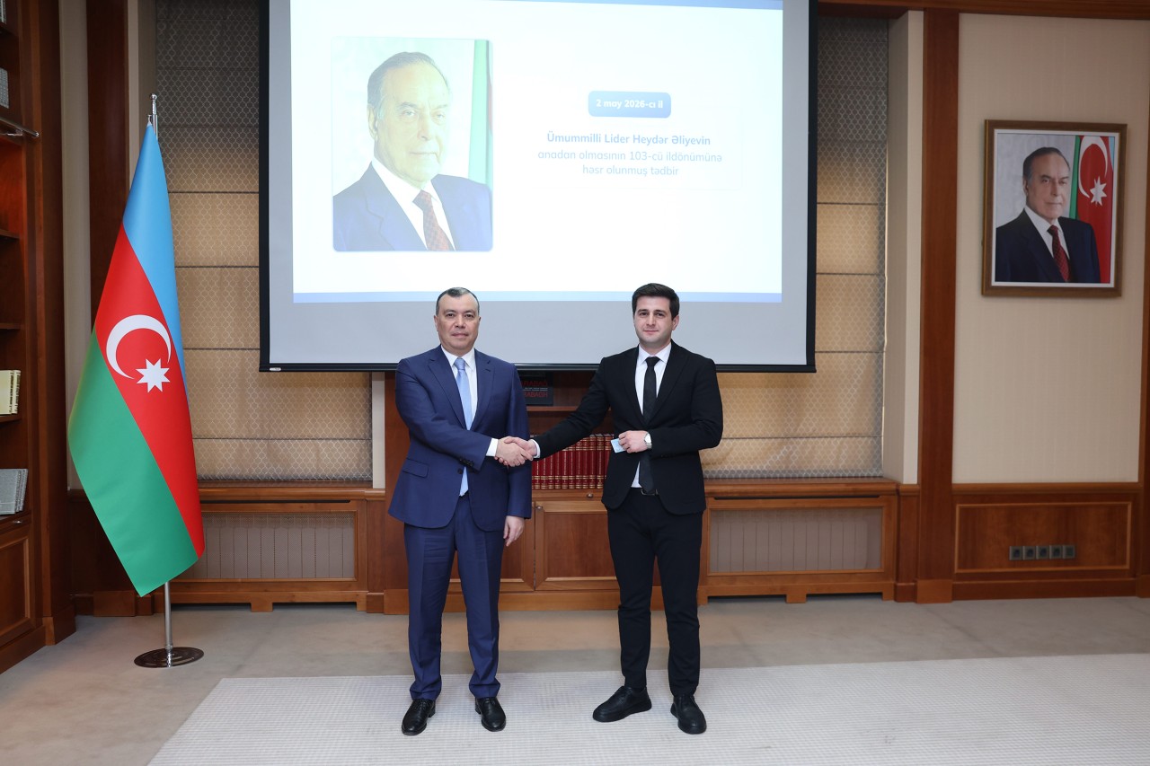 YAP-a yeni qəbul olunanlara üzvlük vəsiqələri təqdim edilib - FOTOLAR