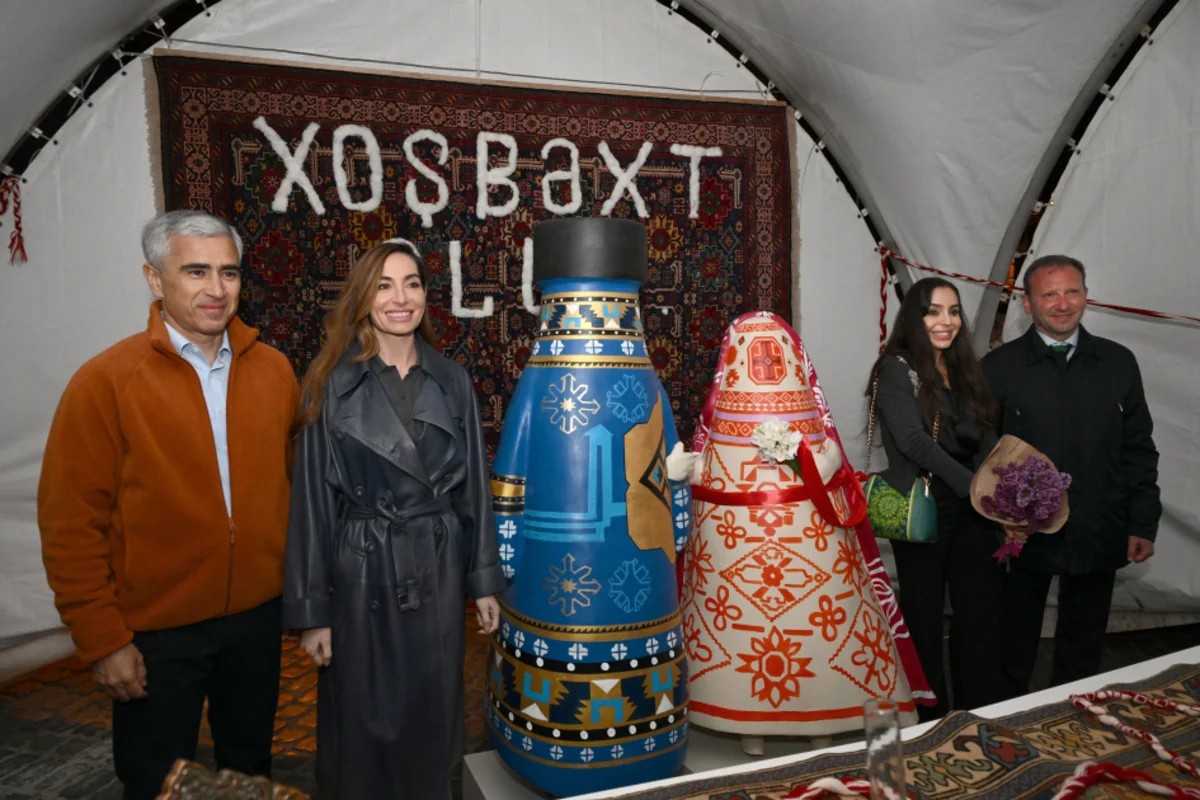 Prezidentin qızları Beynəlxalq Xalça Festivalında - FOTOLAR
