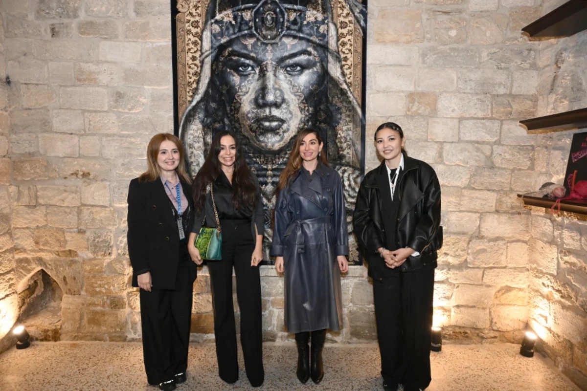 Prezidentin qızları Beynəlxalq Xalça Festivalında - FOTOLAR