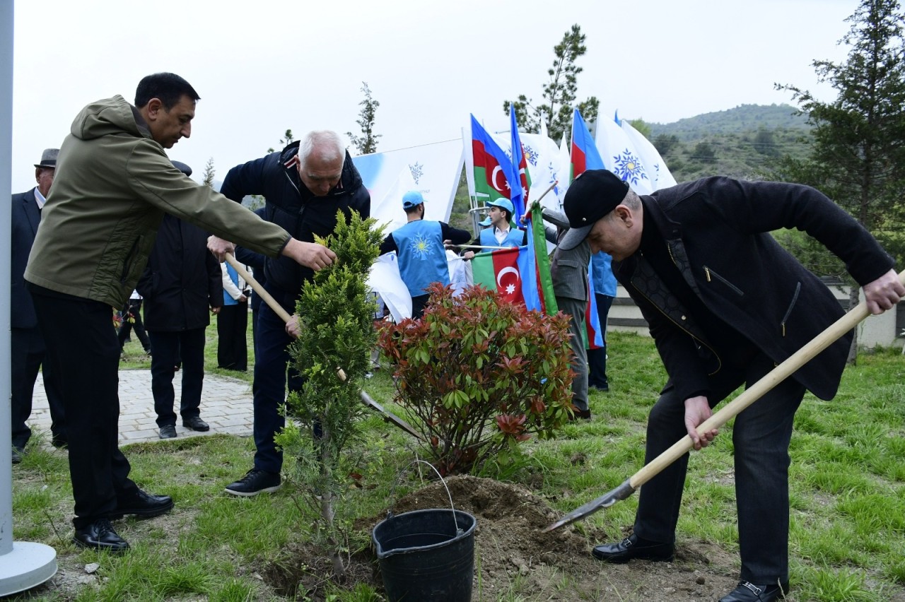 YAP Heydər Əliyevin 103 illiyinə həsr olunmuş tədbir keçirdi - FOTOLAR