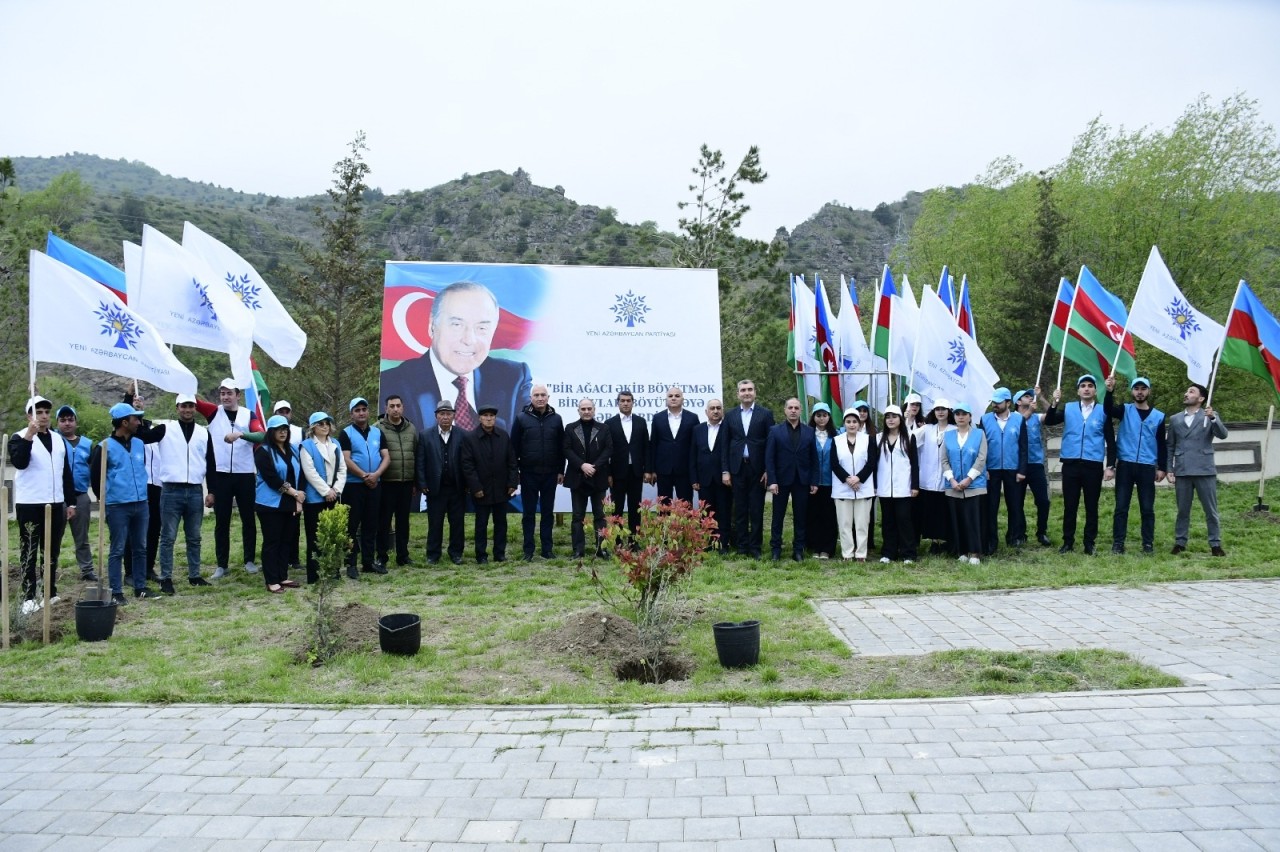 YAP Heydər Əliyevin 103 illiyinə həsr olunmuş tədbir keçirdi - FOTOLAR