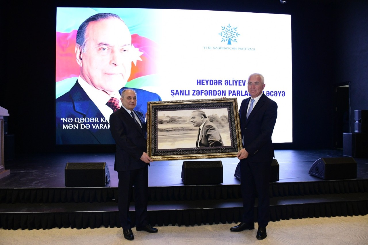 YAP Heydər Əliyevin 103 illiyinə həsr olunmuş tədbir keçirdi - FOTOLAR