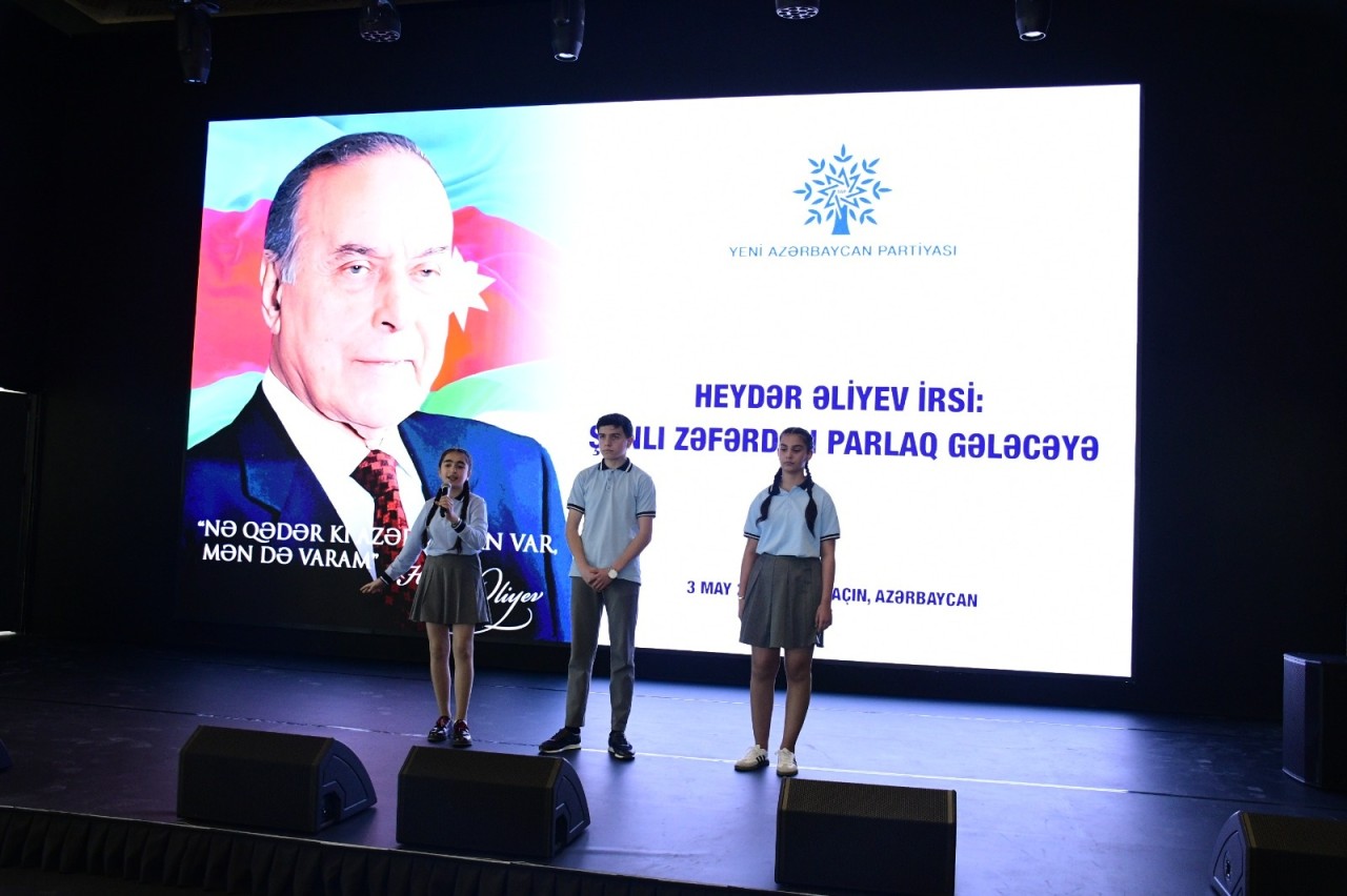 YAP Heydər Əliyevin 103 illiyinə həsr olunmuş tədbir keçirdi - FOTOLAR