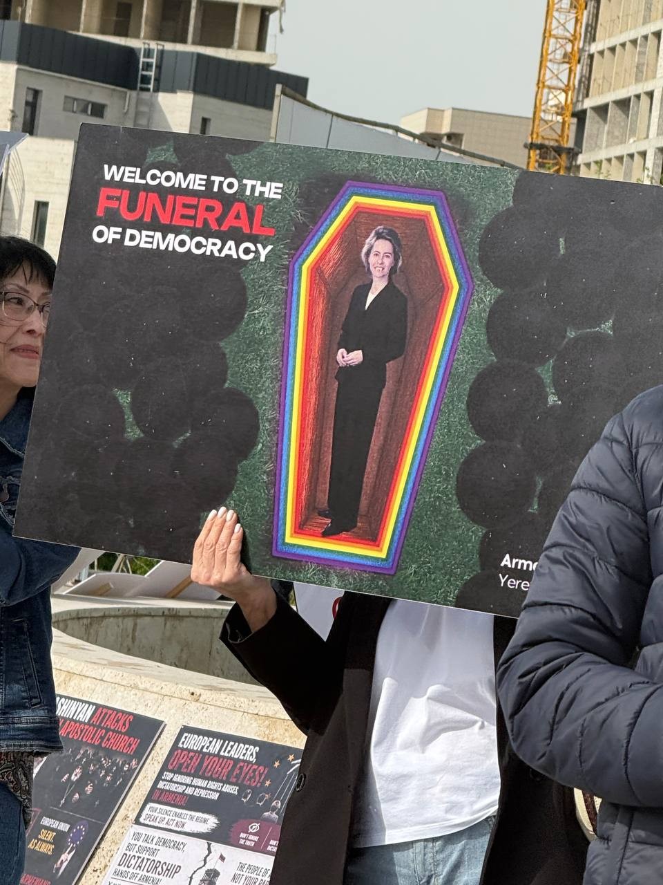 "Demokratiyanın dəfn mərasiminə xoş gəlmisiniz" - İrəvanda etiraz
