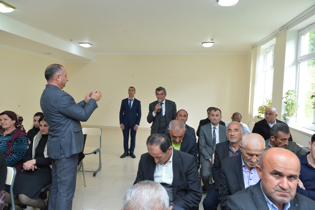 Taleh Qaraşov dağ kəndlərində qəbul keçirib - Müraciətləri dinləyib (FOTOLAR)