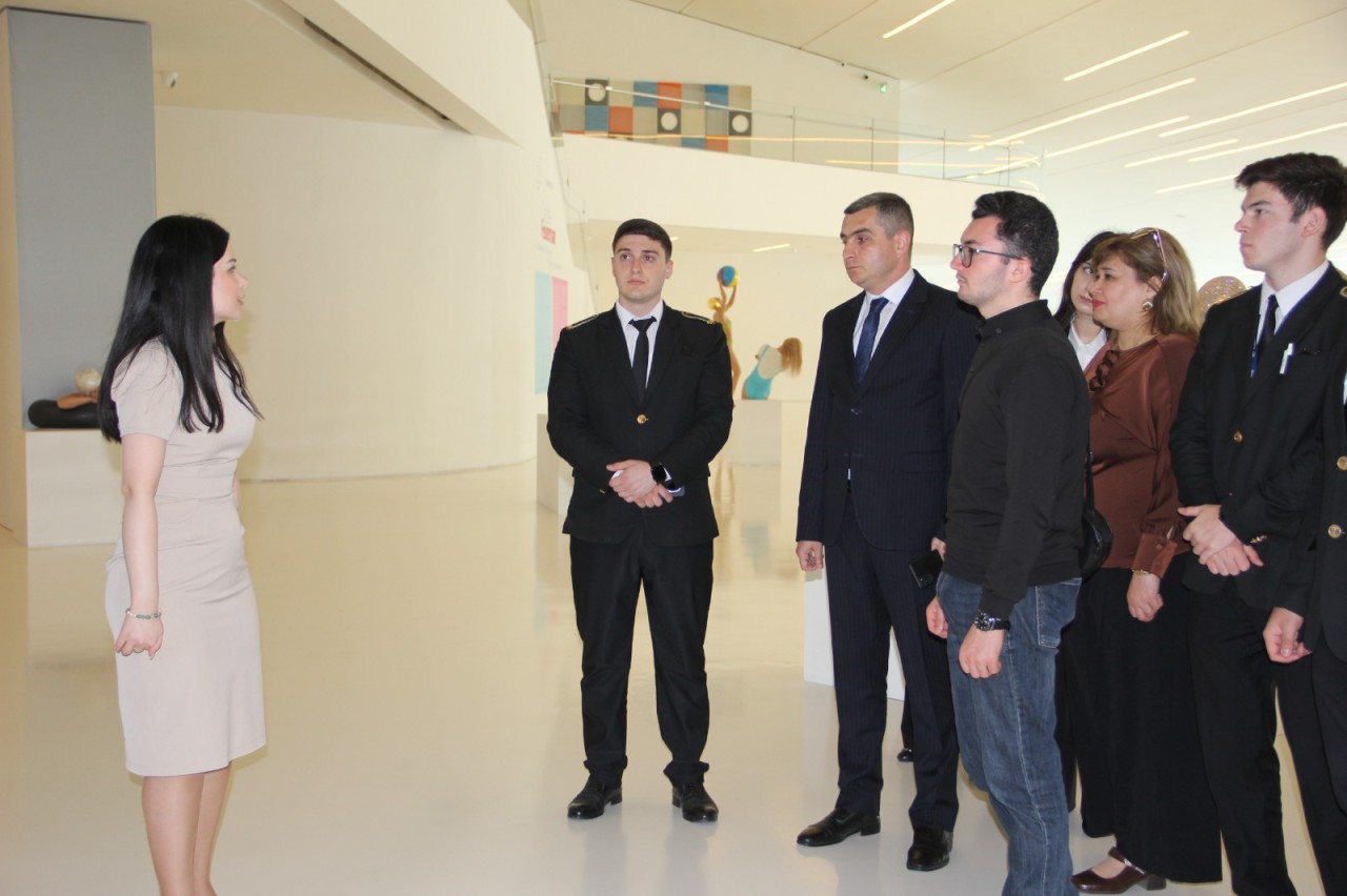 YAP Xəzər rayon təşkilatı Heydər Əliyev Mərkəzinə ekskursiya təşkil etdi - FOTOLAR