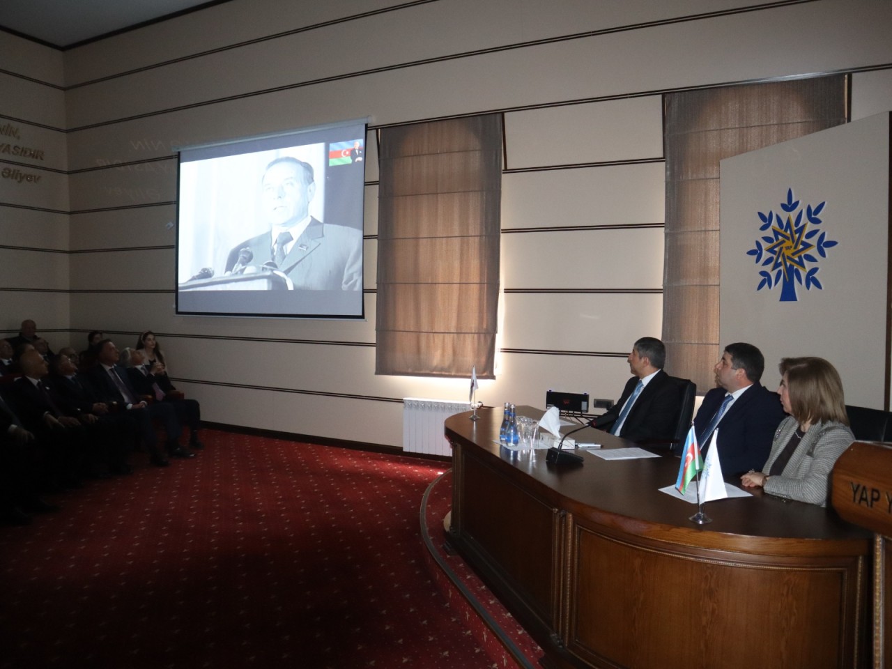 YAP Yasamal rayon təşkilatı Heydər Əliyevin 103 illiyi ilə bağlı tədbir keçirdi - FOTOLAR