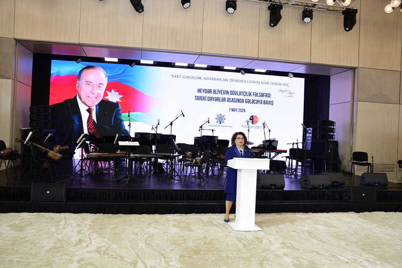YAP “Heydər Əliyevin dövlətçilik fəlsəfəsi: tarixi dəyərlər əsasında gələcəyə baxış” mövzusunda tədbir keçirdi - FOTOLAR