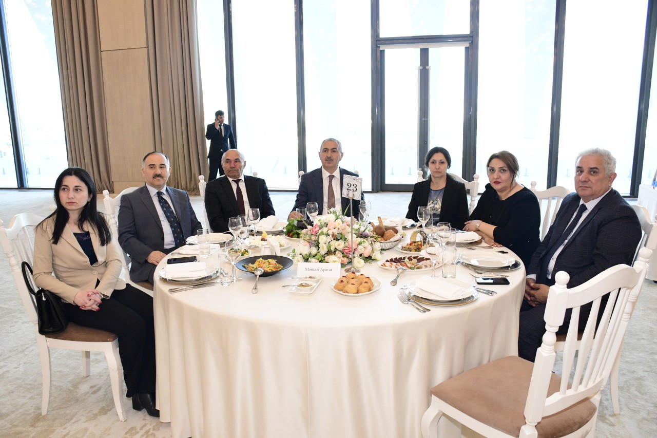 YAP “Heydər Əliyevin dövlətçilik fəlsəfəsi: tarixi dəyərlər əsasında gələcəyə baxış” mövzusunda tədbir keçirdi - FOTOLAR