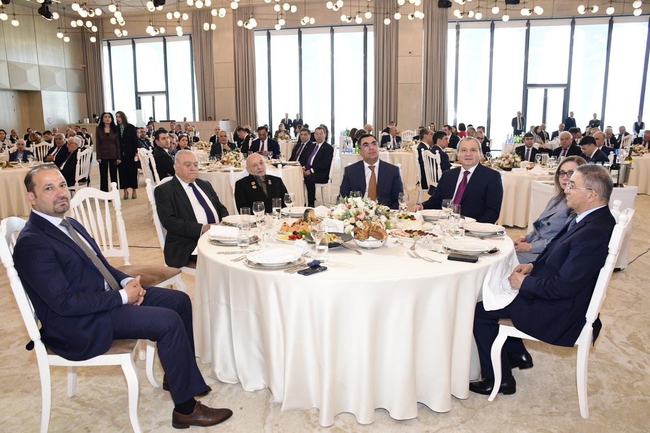 YAP “Heydər Əliyevin dövlətçilik fəlsəfəsi: tarixi dəyərlər əsasında gələcəyə baxış” mövzusunda tədbir keçirdi - FOTOLAR