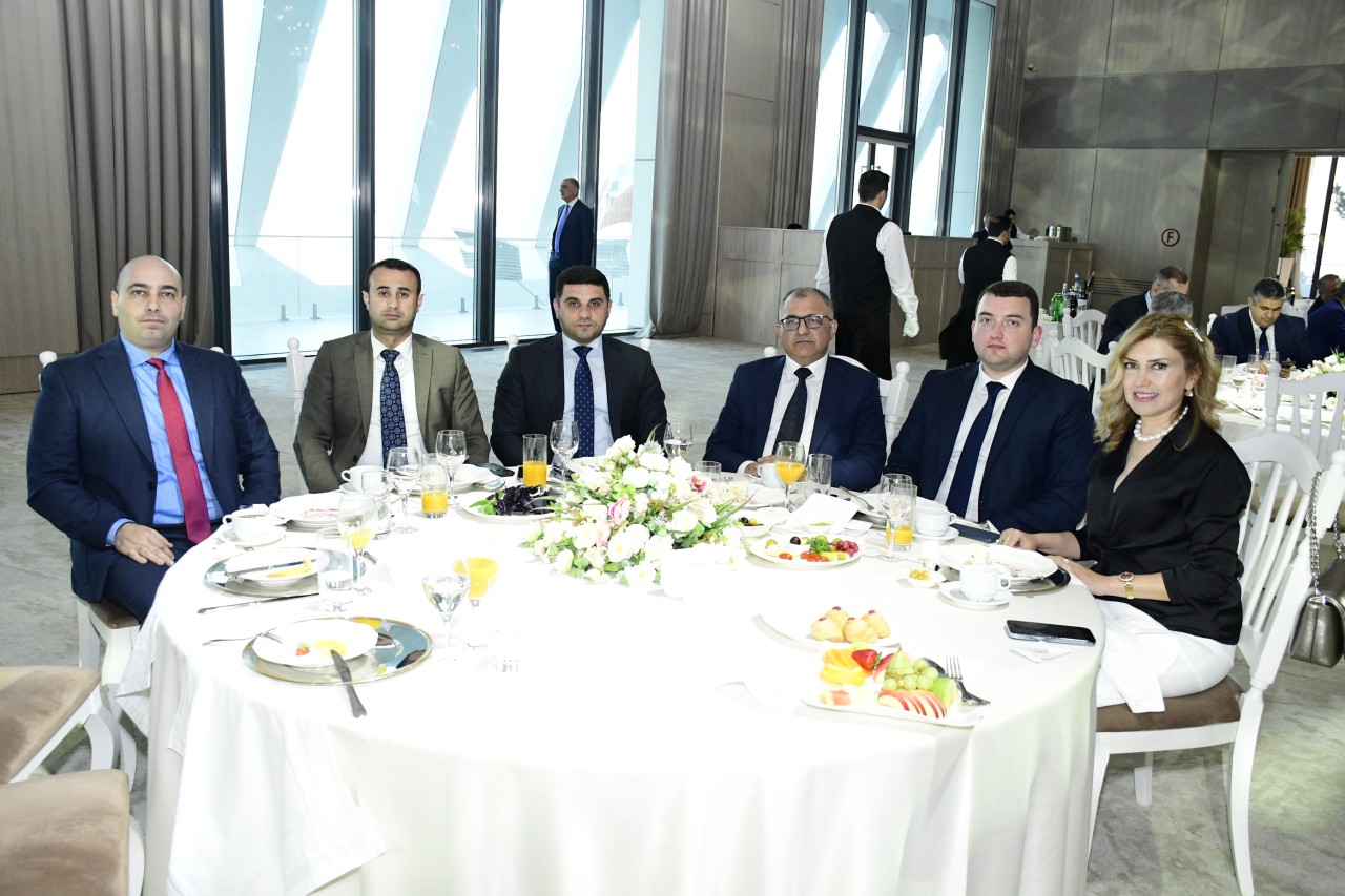 YAP “Heydər Əliyevin dövlətçilik fəlsəfəsi: tarixi dəyərlər əsasında gələcəyə baxış” mövzusunda tədbir keçirdi - FOTOLAR