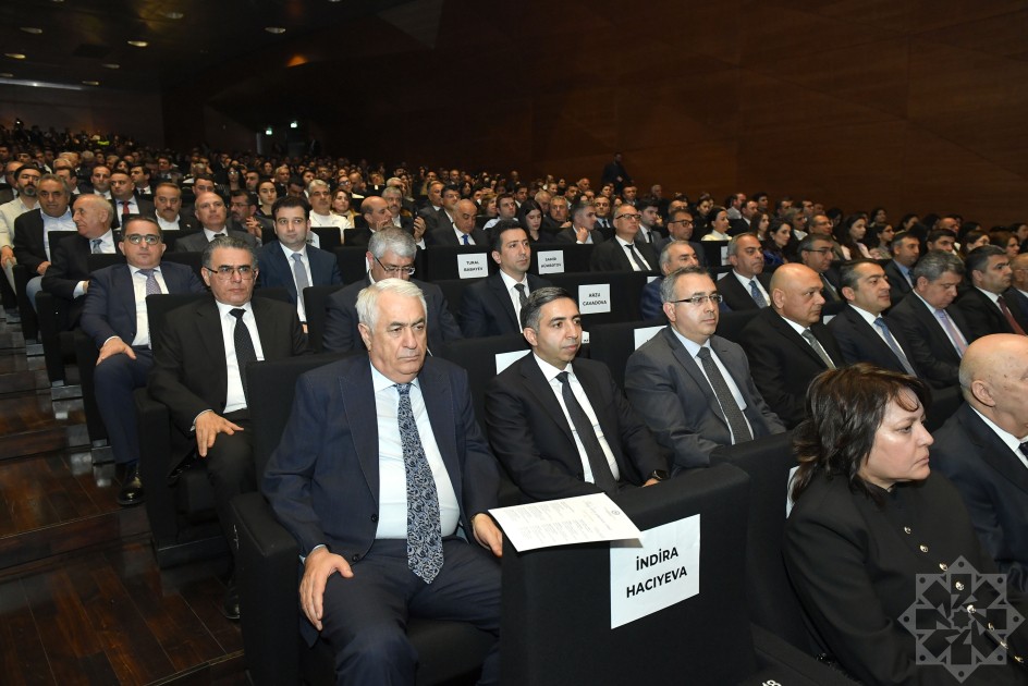 Bakı Konqres Mərkəzində Ümummilli Liderin xatirəsinə həsr olunmuş tədbir keçirildi - FOTOLAR