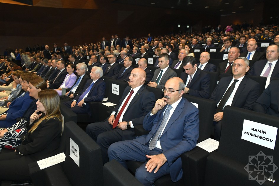 Bakı Konqres Mərkəzində Ümummilli Liderin xatirəsinə həsr olunmuş tədbir keçirildi - FOTOLAR