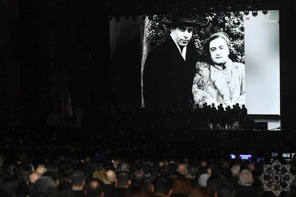 Bakı Konqres Mərkəzində Ümummilli Liderin xatirəsinə həsr olunmuş tədbir keçirildi - FOTOLAR