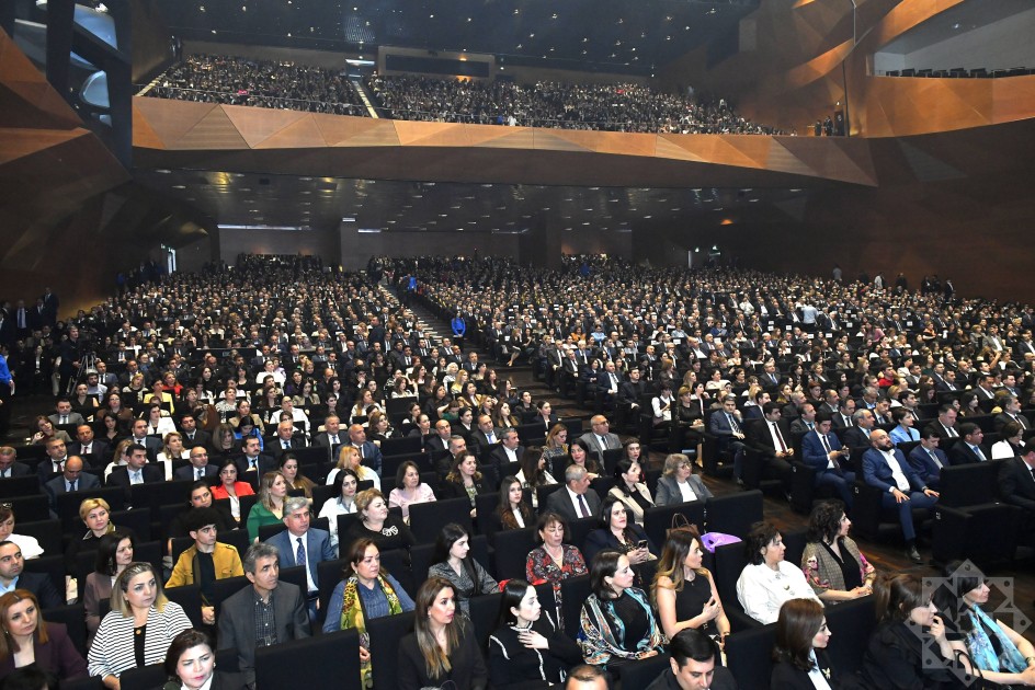 Bakı Konqres Mərkəzində Ümummilli Liderin xatirəsinə həsr olunmuş tədbir keçirildi - FOTOLAR