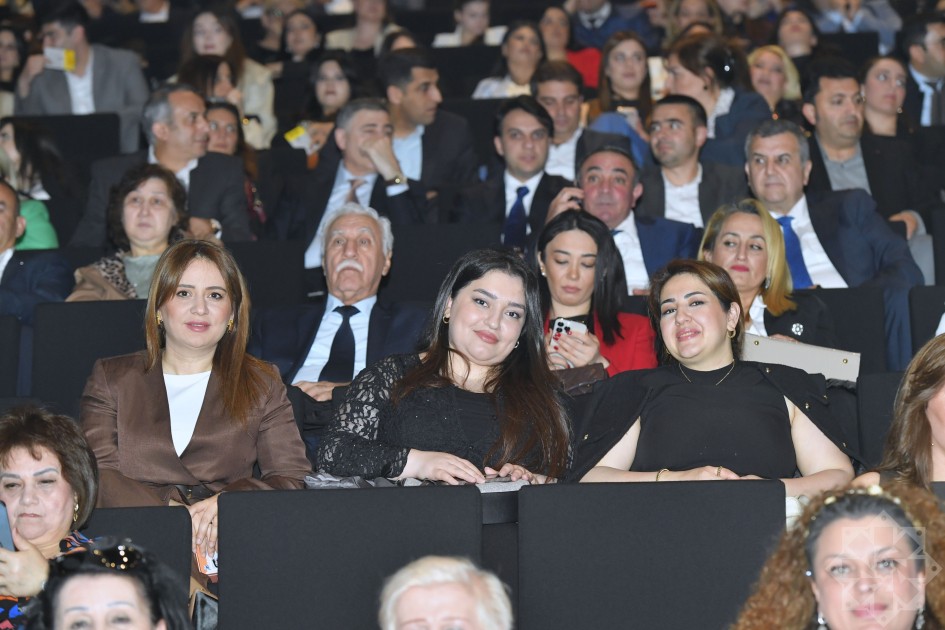 Bakı Konqres Mərkəzində Ümummilli Liderin xatirəsinə həsr olunmuş tədbir keçirildi - FOTOLAR