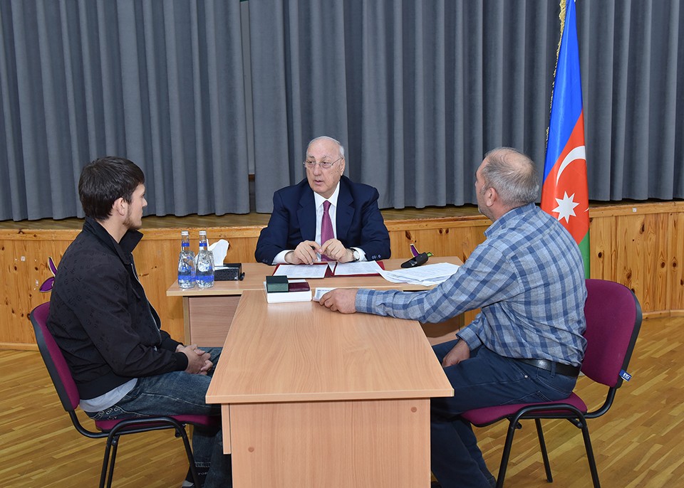 Zakir Fərəcov vətəndaşların müraciətlərini yerində dinlədi - FOTOLAR