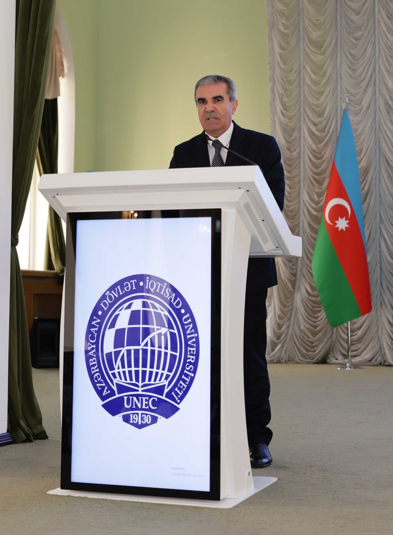 UNEC-də “Heydər Əliyev irsi” adlı konfrans keçirilib - FOTOLAR