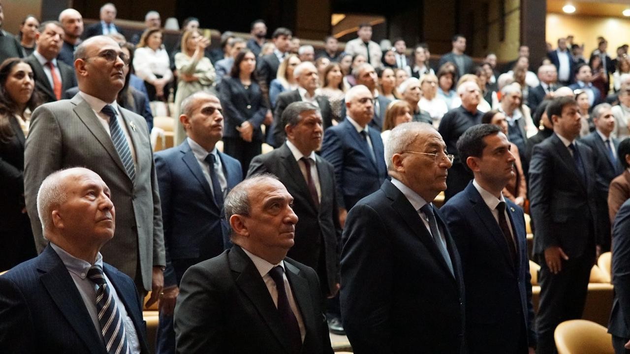 YAP Səbail rayon təşkilatı Heydər Əliyevin 103 illiyi ilə bağlı tədbir keçirdi - FOTOLAR