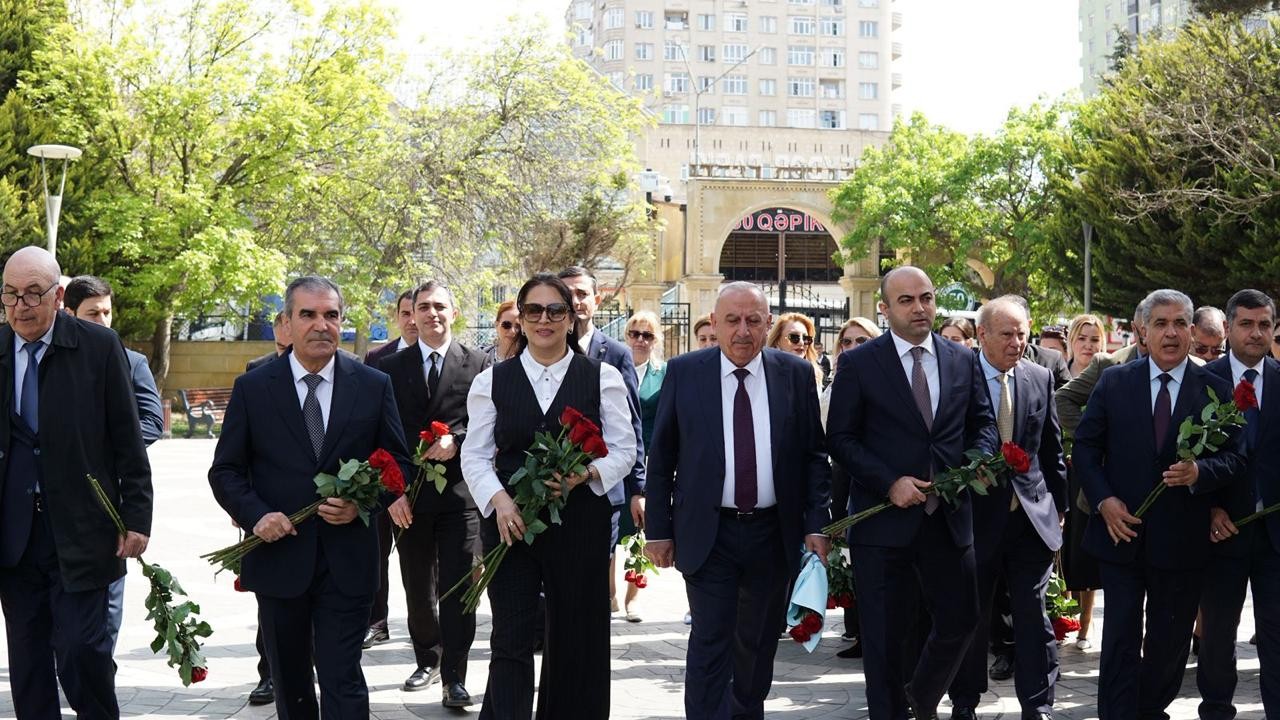 YAP Səbail rayon təşkilatı Heydər Əliyevin 103 illiyi ilə bağlı tədbir keçirdi - FOTOLAR