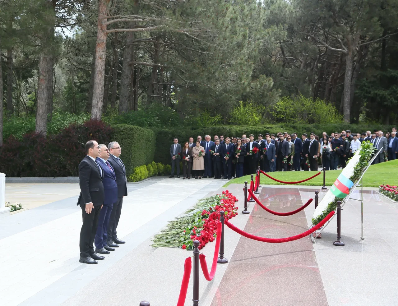 AzTU və TAU kollektivi Ulu Öndərin məzarını ziyarət ediblər - FOTOLAR