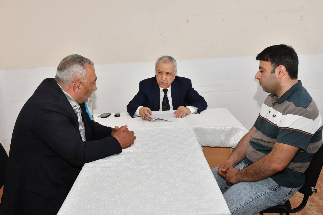 Malik İsaqov vətəndaşların problemlərini dinlədi- FOTOLAR