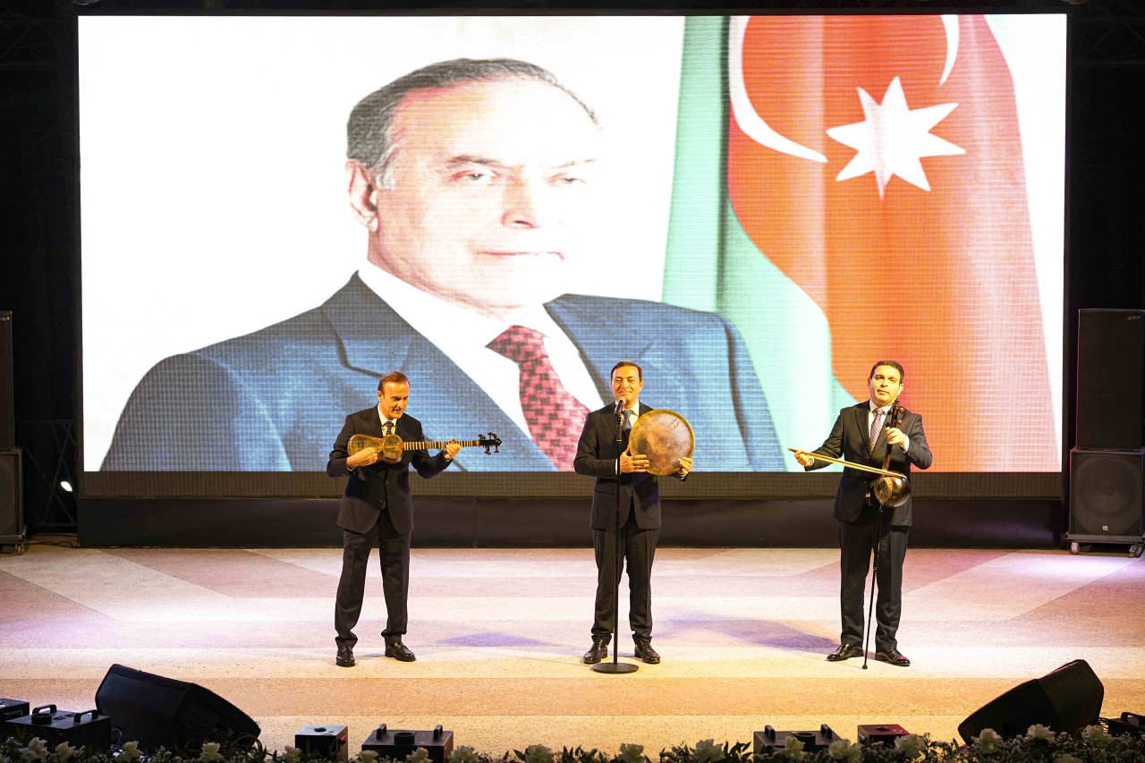 Xətaidə Heydər Əliyevin 103 illiyi atəşfəşanlıqla qeyd olundu - FOTOLAR (VİDEO)