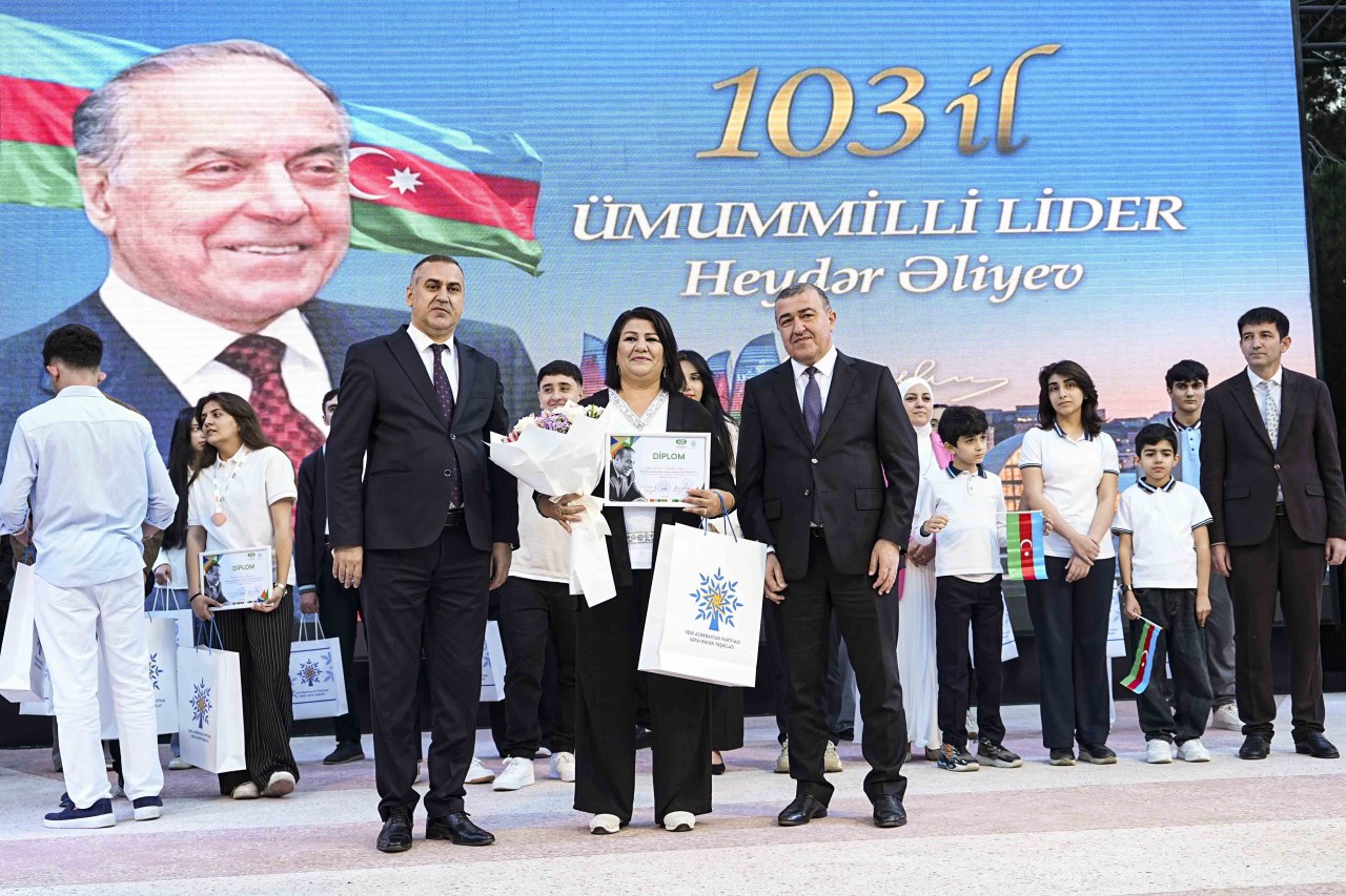 Xətaidə Heydər Əliyevin 103 illiyi atəşfəşanlıqla qeyd olundu - FOTOLAR (VİDEO)