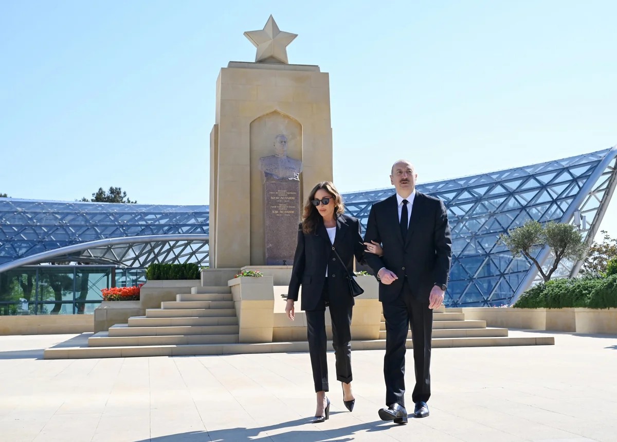 Prezident müharibədə həlak olanların xatirəsini yad etdi - FOTOLAR