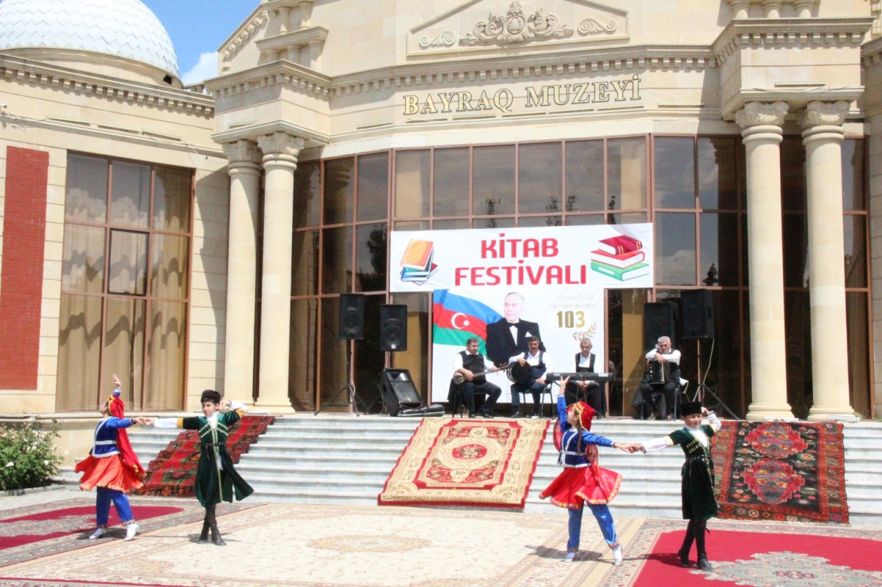 Goranboyda Heydər Əliyevin ildönümü ilə bağlı kitab festivalı keçirildi - FOTOLAR