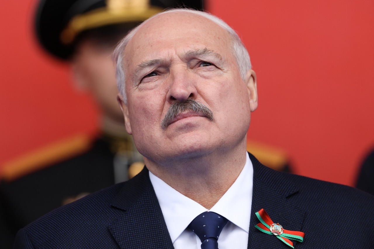 Üç prezident olub, bir də özü - Putinin silah-sursatsız ilk paradı (FOTOLAR)