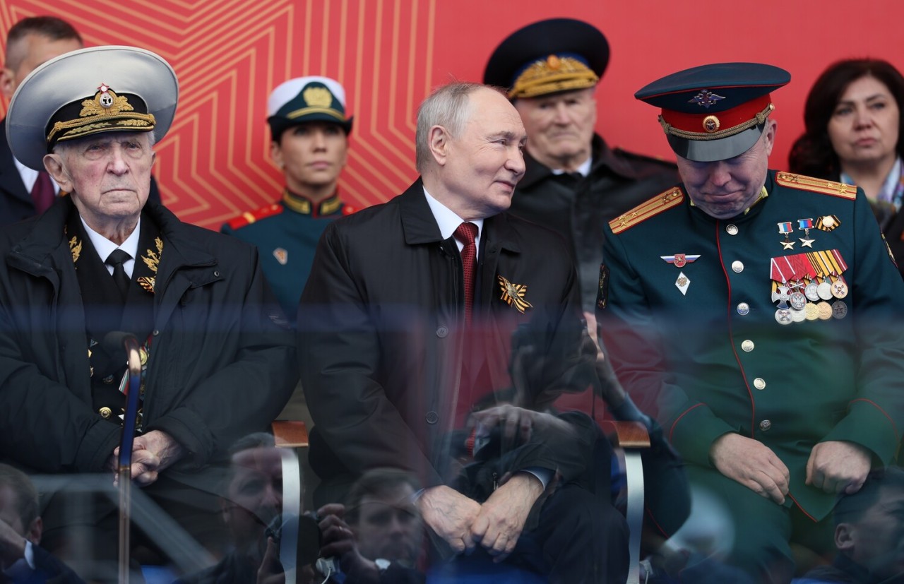Üç prezident olub, bir də özü - Putinin silah-sursatsız ilk paradı (FOTOLAR)