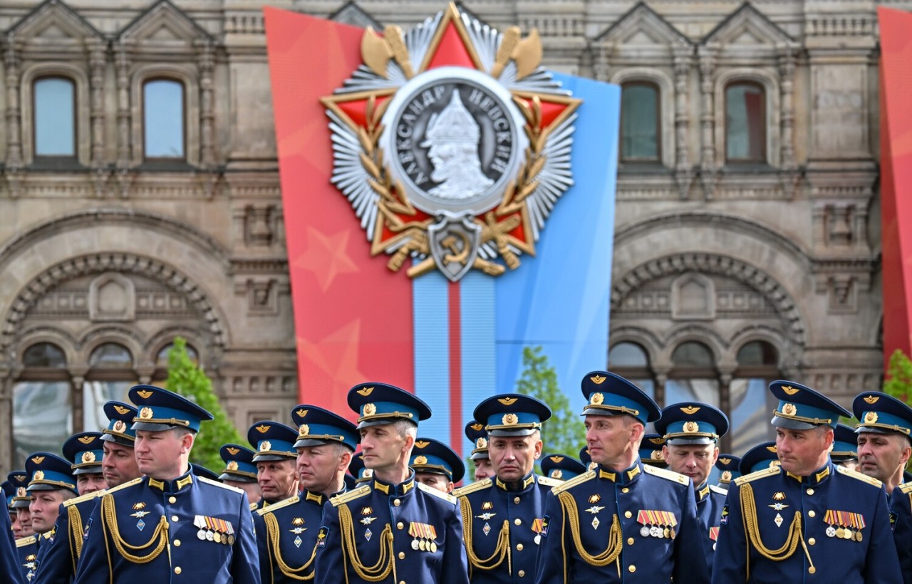 Üç prezident olub, bir də özü - Putinin silah-sursatsız ilk paradı (FOTOLAR)