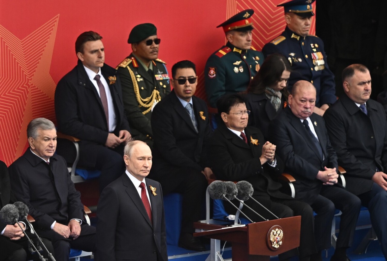 Üç prezident olub, bir də özü - Putinin silah-sursatsız ilk paradı (FOTOLAR)