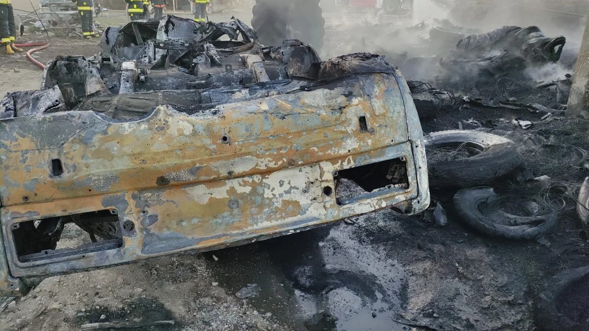 Gəncədə maşınların utilizasiyası zavodunda yanğın - FOTO
