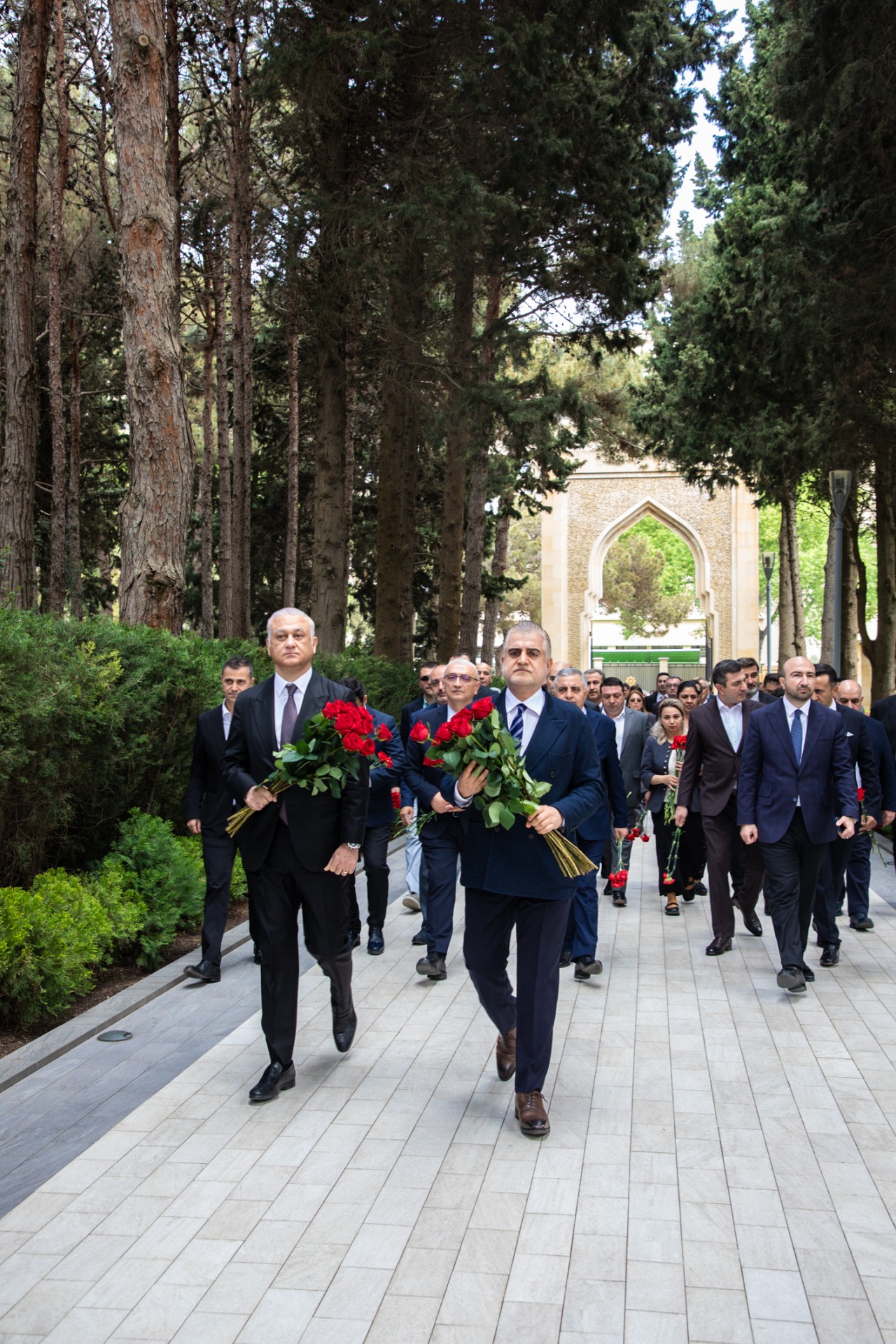 “Azərsun Holdinq”in rəhbər heyəti Ulu Öndərin məzarını ziyarət edib - FOTOLAR