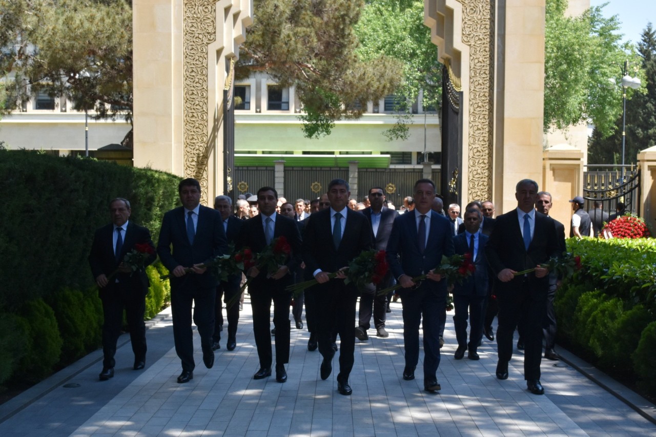 Yasamal rayon ictimaiyyəti Ulu Öndərin əziz xatirəsini yad etdi - FOTOLAR
