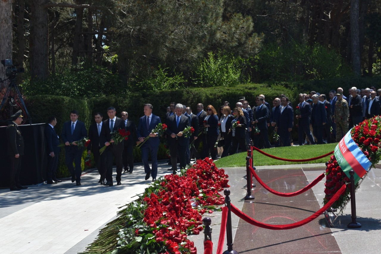 Yasamal rayon ictimaiyyəti Ulu Öndərin əziz xatirəsini yad etdi - FOTOLAR