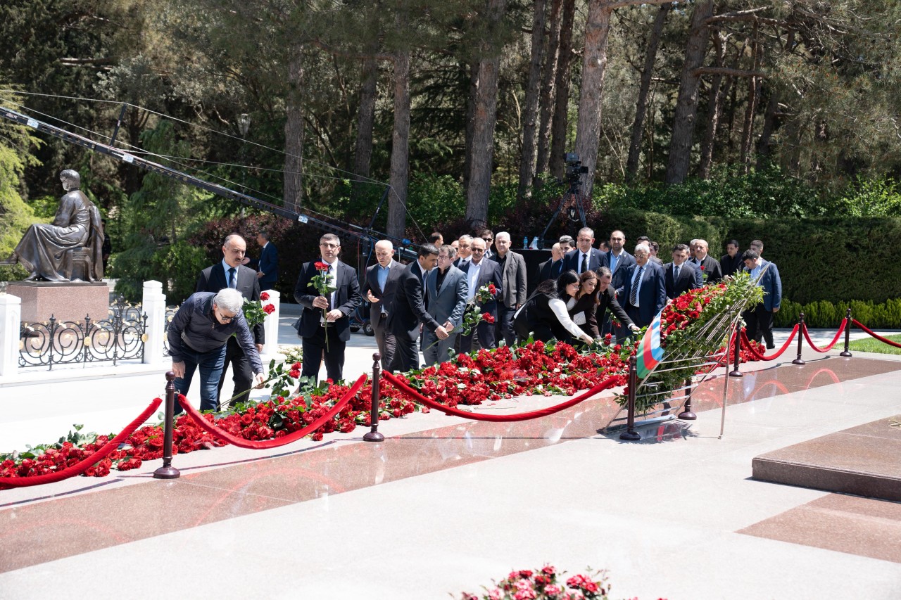 ETSN-nin kollektivi Heydər Əliyevin xatirəsini yad edib - FOTOLAR