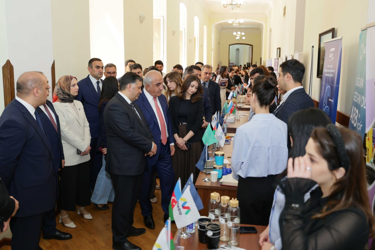 XVII UNEC Karyera və əmək yarmarkası keçirilib - FOTOLAR