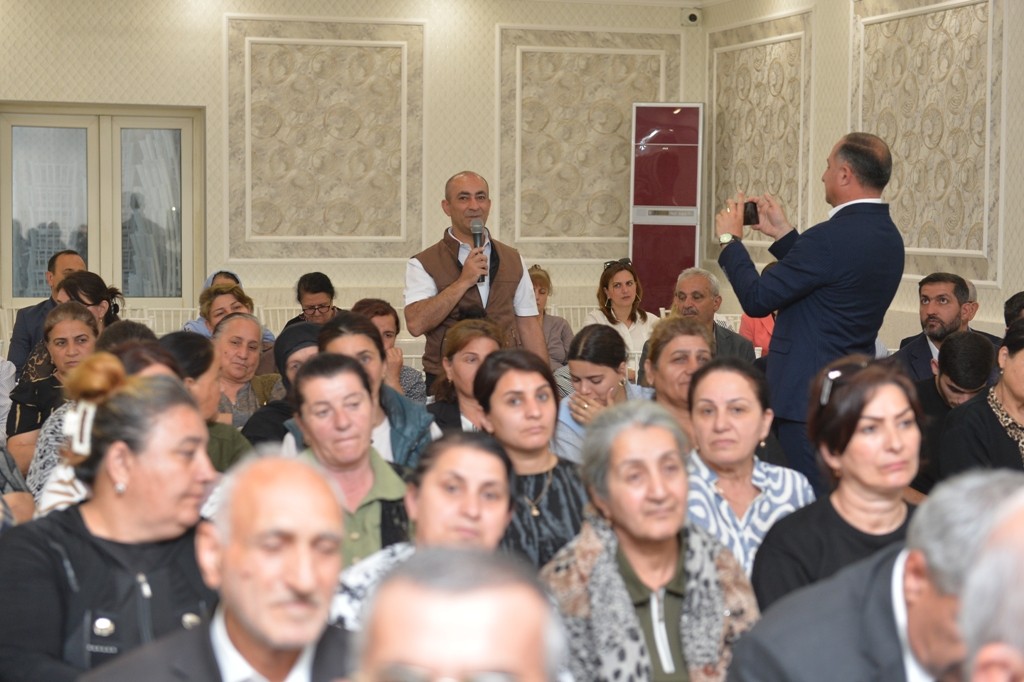 Taleh Qaraşov sakinlərin qayğı və problemlərini dinlədi - FOTOLAR