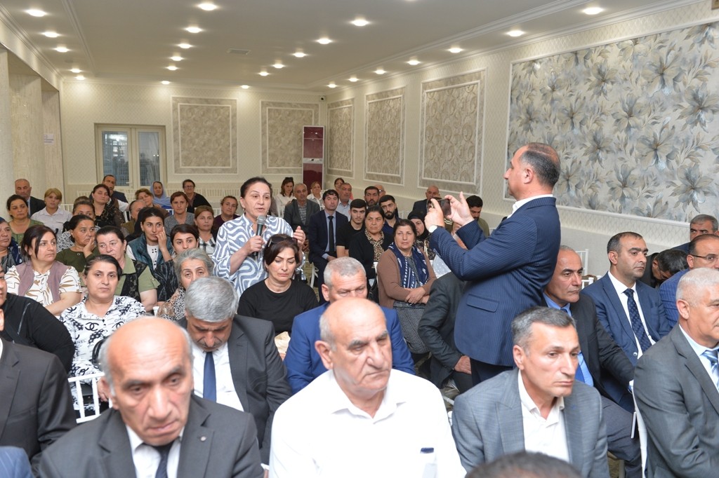 Taleh Qaraşov sakinlərin qayğı və problemlərini dinlədi - FOTOLAR