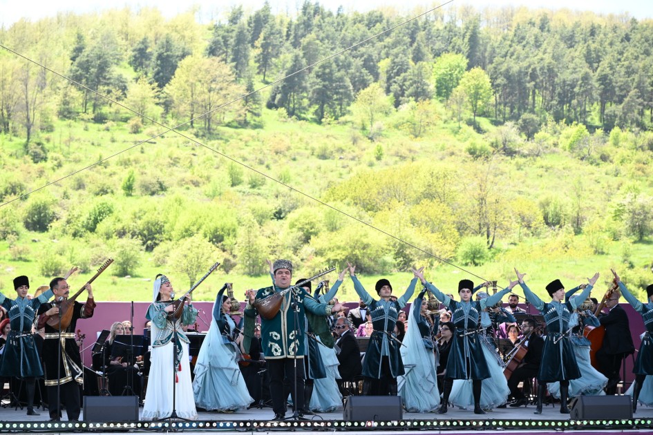 Şuşada IX "Xarıbülbül" Beynəlxalq Musiqi Festivalının açılışı oldu - FOTOLAR (YENİLƏNİB)