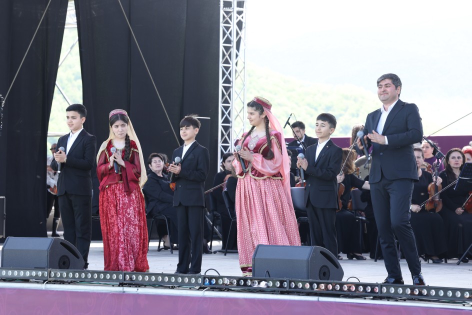 Şuşada IX "Xarıbülbül" Beynəlxalq Musiqi Festivalının açılışı oldu - FOTOLAR (YENİLƏNİB)