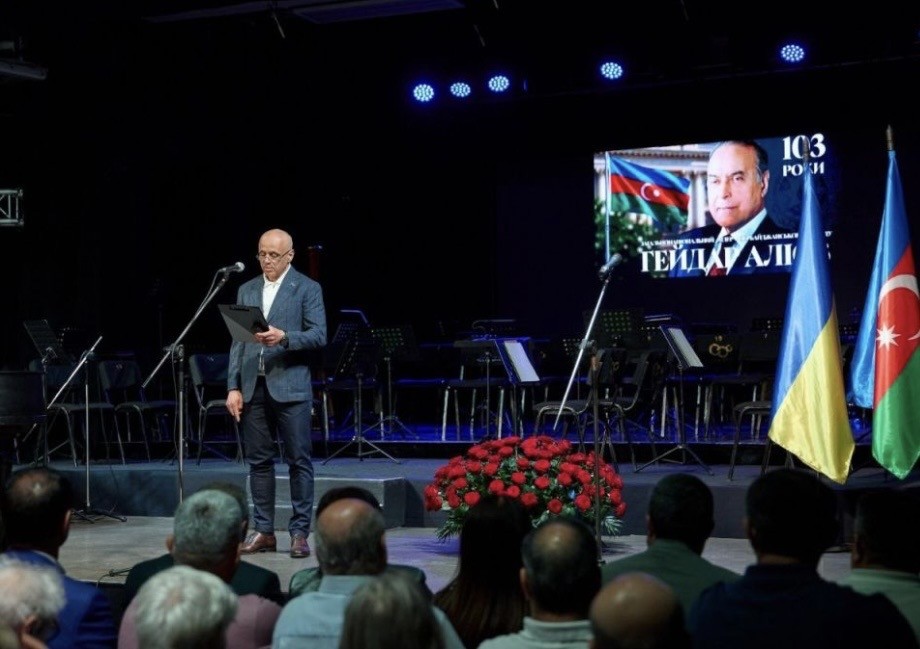 Soydaşlarımız Heydər Əliyevin əziz xatirəsini ehtiramla yad ediblər - FOTOLAR