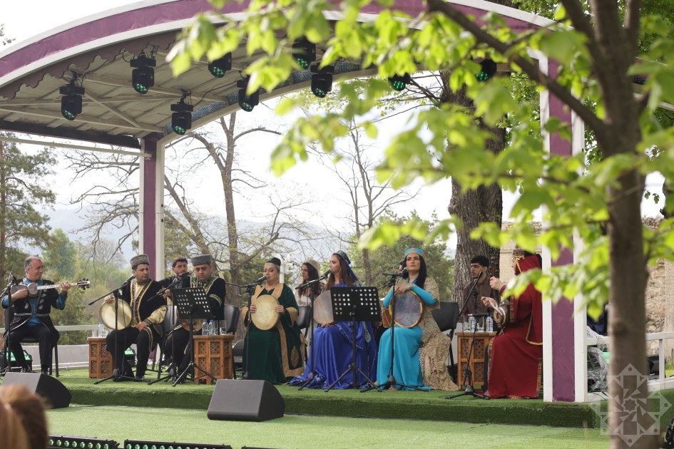 “Xarıbülbül” festivalı başa çatdı - FOTOLAR