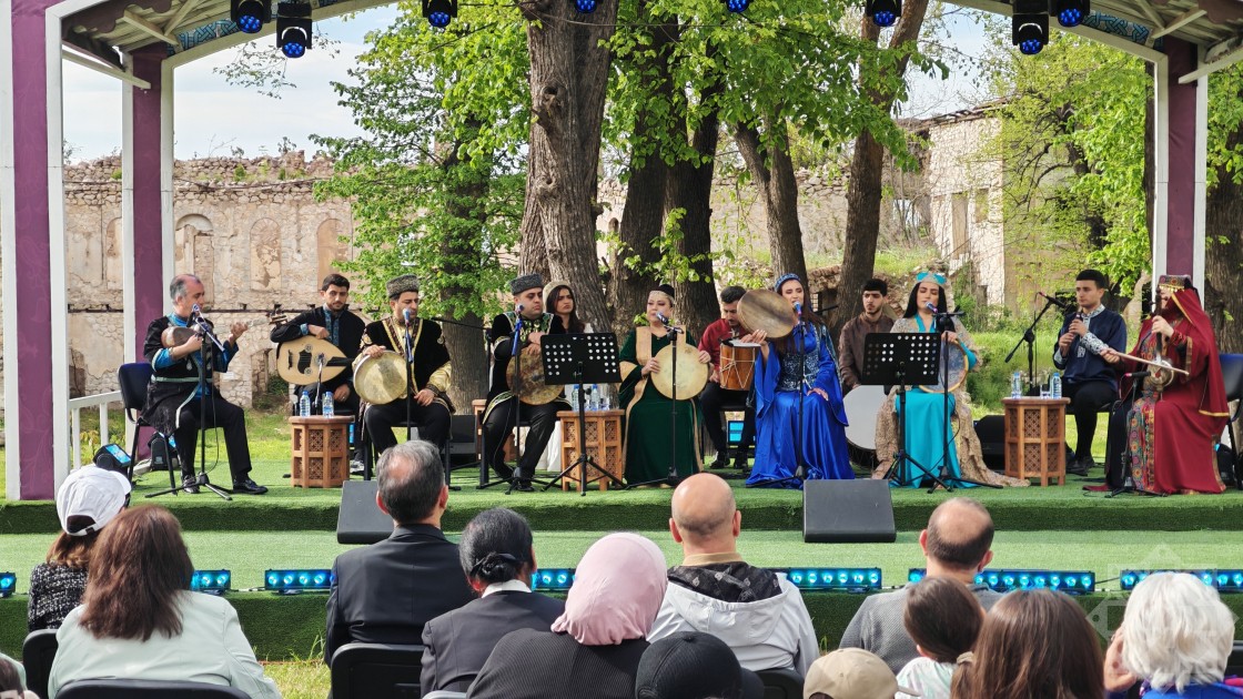 “Xarıbülbül” festivalı başa çatdı - FOTOLAR