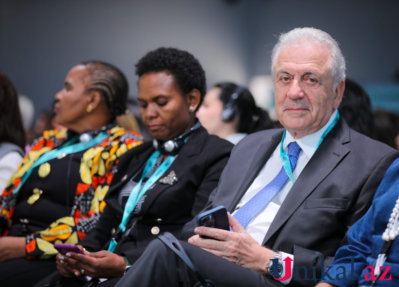 Bəhreynli nazir WUF13-də çıxış etdi - FOTOLAR